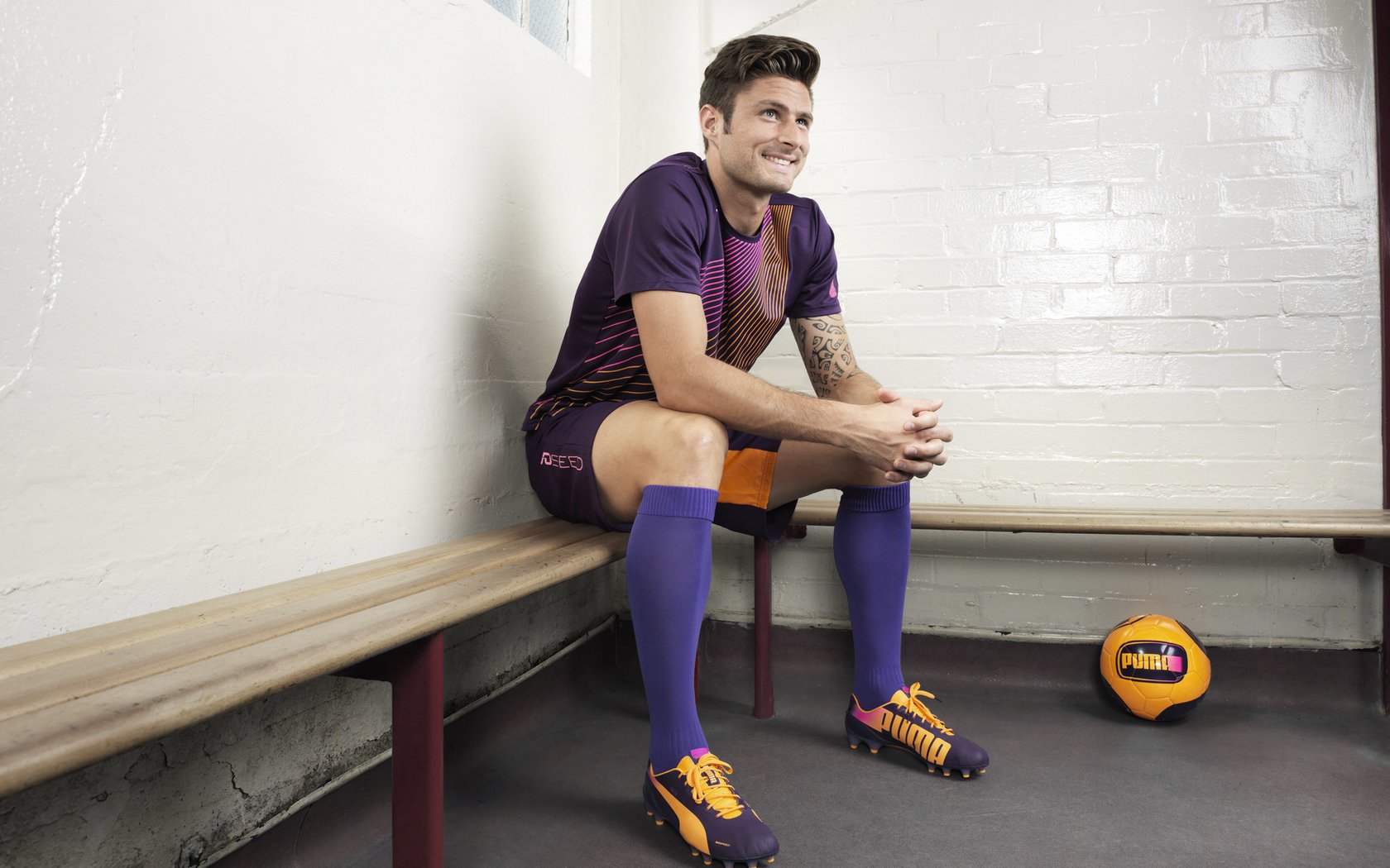 城市马拉松总决赛雨战开跑 夺冠成绩仍接近赛会纪录